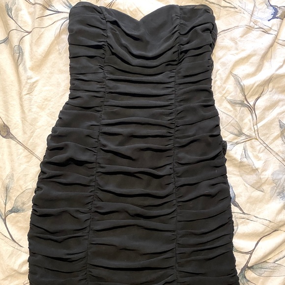 H&M mini ruched strapless dress - Picture 1 of 3